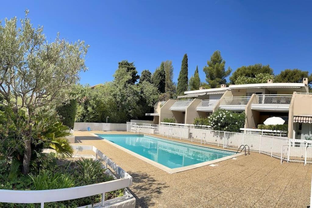 Le Soléa - Cassis centre Résidence Le Club avec piscine et garage pour 2-4 personnes Exterior foto